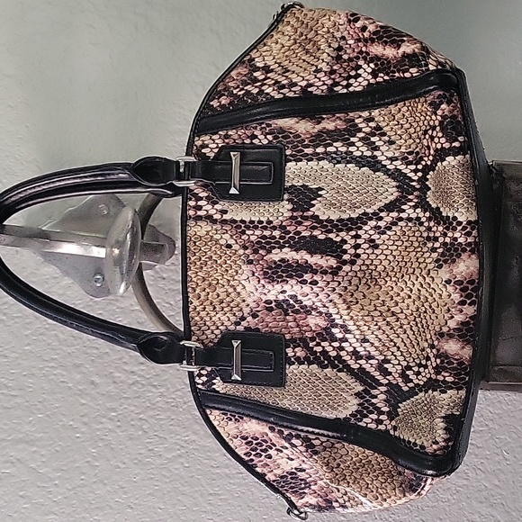 Simply Vera Handbag - Picture 2 of 7